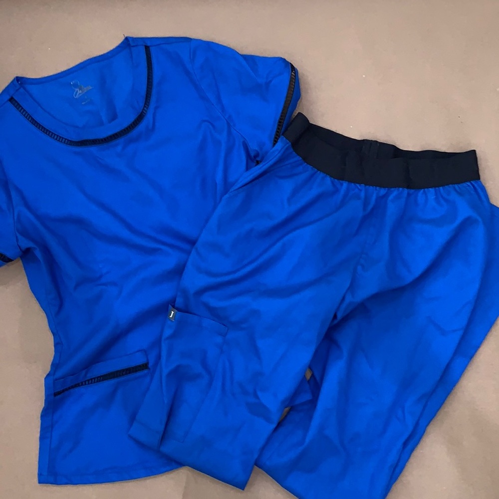 JAANUU SCRUB SET